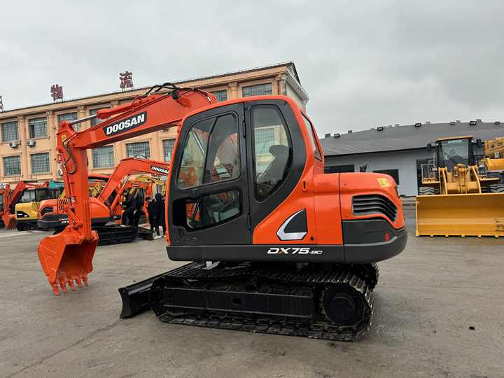 Hot Sale Used Doosan DX75-9C Excavator Doosan 7.5 Ton Crawler Digger Original Equipment - Pelle sur chenille: photos 2 Hot Sale Used Doosan DX75-9C Excavator Doosan 7.5 Ton Crawler Digger Original Equipment - Pelle sur chenille: photos 2