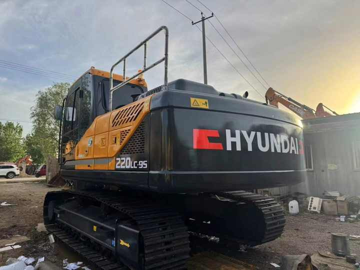 Korea Original Used Hyundai 220LC-9S Excavator Used Robex Hyundai 220 Excavator 220LC-9S Used Excavators for Sale - Pelle: photos 3 Korea Original Used Hyundai 220LC-9S Excavator Used Robex Hyundai 220 Excavator 220LC-9S Used Excavators for Sale - Pelle: photos 3