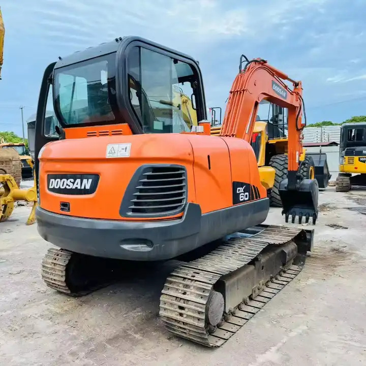 Nice Performance 6t Small Used Excavator,Original Korea Doosan Used Excavators Doosan Dx60 For Sale In Shanghai - Pelle sur chenille: photos 1 Nice Performance 6t Small Used Excavator,Original Korea Doosan Used Excavators Doosan Dx60 For Sale In Shanghai - Pelle sur chenille: photos 1