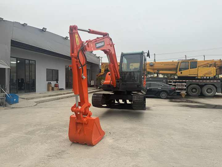 Nice Performance 6t Small Used Excavator,Original Korea Doosan Used Excavators Doosan Dx60 for Sale - Pelle sur chenille: photos 2 Nice Performance 6t Small Used Excavator,Original Korea Doosan Used Excavators Doosan Dx60 for Sale - Pelle sur chenille: photos 2
