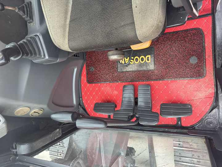 Original Top Sale High Performance Slightly Used Doosan Dx60 Dx75 Dx80 Tracked Excavator for Landscaping in Shanghai - Pelle sur chenille: photos 4 Original Top Sale High Performance Slightly Used Doosan Dx60 Dx75 Dx80 Tracked Excavator for Landscaping in Shanghai - Pelle sur chenille: photos 4