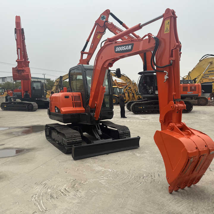 Original Top Sale High Performance Slightly Used Doosan Dx60 Dx75 Dx80 Tracked Excavator for Landscaping in Shanghai - Pelle sur chenille: photos 1 Original Top Sale High Performance Slightly Used Doosan Dx60 Dx75 Dx80 Tracked Excavator for Landscaping in Shanghai - Pelle sur chenille: photos 1
