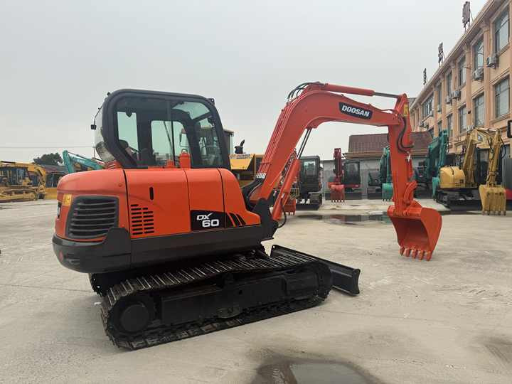 Original Top Sale High Performance Slightly Used Doosan Dx60 Dx75 Dx80 Tracked Excavator for Landscaping in Shanghai - Pelle sur chenille: photos 5 Original Top Sale High Performance Slightly Used Doosan Dx60 Dx75 Dx80 Tracked Excavator for Landscaping in Shanghai - Pelle sur chenille: photos 5