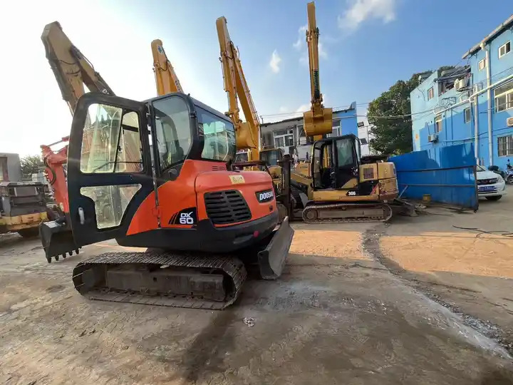 Original Top Sale High Performance Slightly Used Doosan Dx60 Tracked Excavator For Landscaping In Shanghai - Pelle sur chenille: photos 4 Original Top Sale High Performance Slightly Used Doosan Dx60 Tracked Excavator For Landscaping In Shanghai - Pelle sur chenille: photos 4