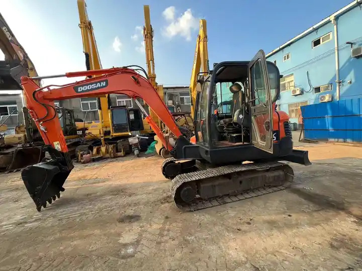 Original Top Sale High Performance Slightly Used Doosan Dx60 Tracked Excavator For Landscaping In Shanghai - Pelle sur chenille: photos 3 Original Top Sale High Performance Slightly Used Doosan Dx60 Tracked Excavator For Landscaping In Shanghai - Pelle sur chenille: photos 3