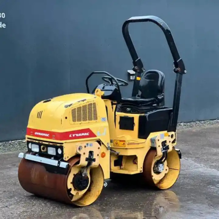 Small Compactor Dynapac Cc211, Cc1000 Mini Road Roller for Sale - Rouleau compresseur: photos 1 Small Compactor Dynapac Cc211, Cc1000 Mini Road Roller for Sale - Rouleau compresseur: photos 1