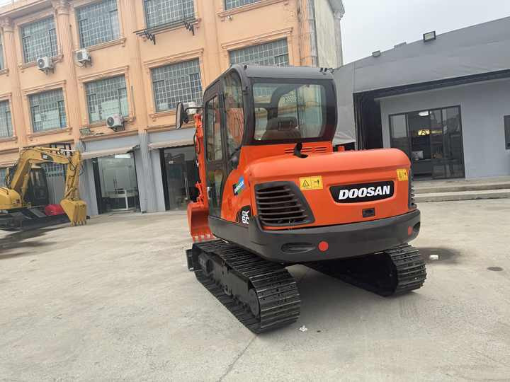 Top Grade in Stock Doosan DX60 Used 6 Ton Hydraulic Crawler Excavator Digger High Quality Factory Price Used 6 Ton - Pelle sur chenille: photos 3 Top Grade in Stock Doosan DX60 Used 6 Ton Hydraulic Crawler Excavator Digger High Quality Factory Price Used 6 Ton - Pelle sur chenille: photos 3