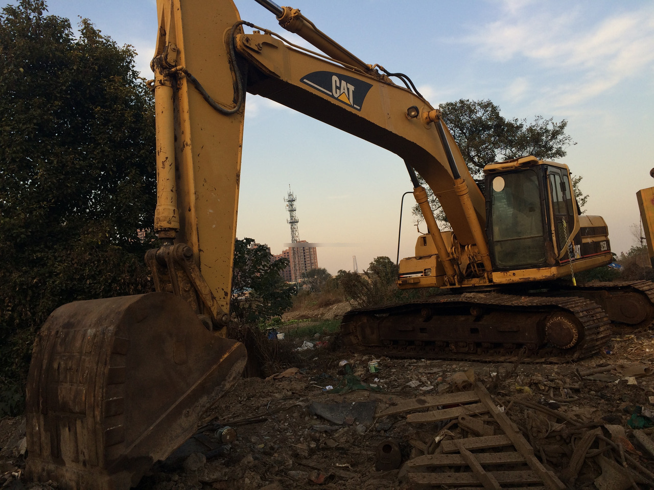 Used Caterpillar excavator CAT 325BL in good condition for sale - Pelle sur chenille: photos 3 Used Caterpillar excavator CAT 325BL in good condition for sale - Pelle sur chenille: photos 3