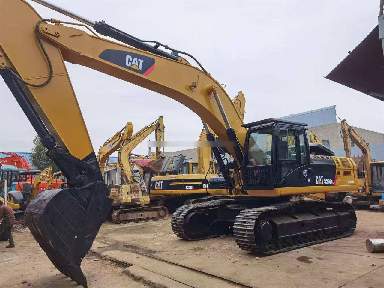 Used Caterpillar excavator CAT 329DL in good condition for sale - Pelle sur chenille: photos 2 Used Caterpillar excavator CAT 329DL in good condition for sale - Pelle sur chenille: photos 2