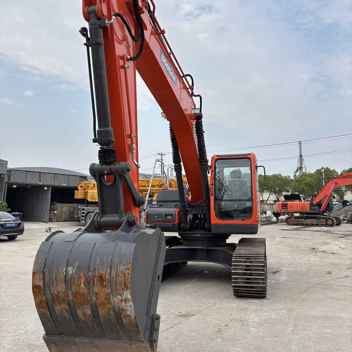 Used Original KoreaN Doosan DX225lca Excavator Doosan Excavators Engineering Machinery Doosan 22ton USED Excavadoras - Pelle sur chenille: photos 1 Used Original KoreaN Doosan DX225lca Excavator Doosan Excavators Engineering Machinery Doosan 22ton USED Excavadoras - Pelle sur chenille: photos 1
