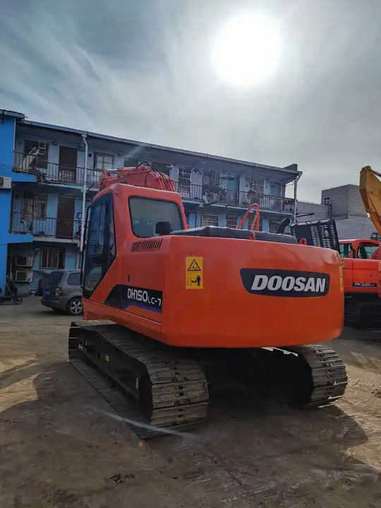 Well-maintained Cheap Price Korea Original Used Doosan Dh150,Dh150lc-7 Crawler Excavator in Shanghai - Pelle sur chenille: photos 2 Well-maintained Cheap Price Korea Original Used Doosan Dh150,Dh150lc-7 Crawler Excavator in Shanghai - Pelle sur chenille: photos 2