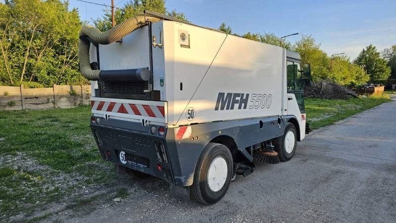 Mfh 5500 sweeper - with air conditionier - Balayeuse de voirie: photos 3 Mfh 5500 sweeper - with air conditionier - Balayeuse de voirie: photos 3