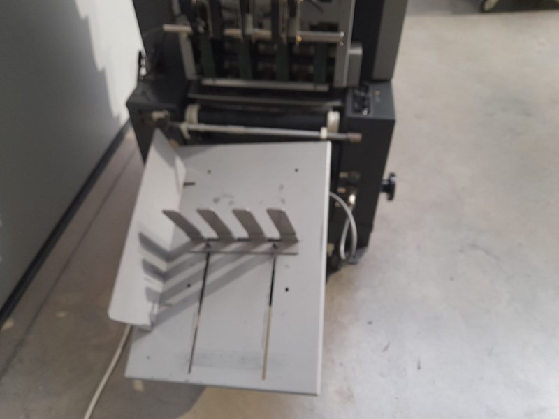 Horizon AC-8000 S | collator | 8 stations | 1992 - Machine d'impression: photos 5 Horizon AC-8000 S | collator | 8 stations | 1992 - Machine d'impression: photos 5