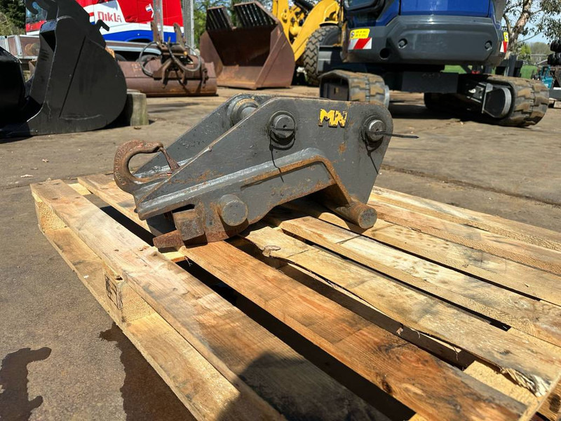 Matt Nielen CW10 quick coupler / snelwissel - Attache rapide pour Engins de chantier: photos 1 Matt Nielen CW10 quick coupler / snelwissel - Attache rapide pour Engins de chantier: photos 1