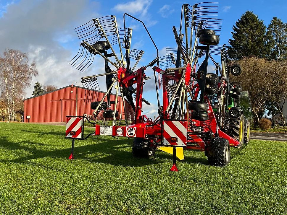 J.Reiff Sarl
Herr Stefan Neukirch - 77 Z.I in den - Faneuse: photos 3 J.Reiff Sarl
Herr Stefan Neukirch - 77 Z.I in den - Faneuse: photos 3