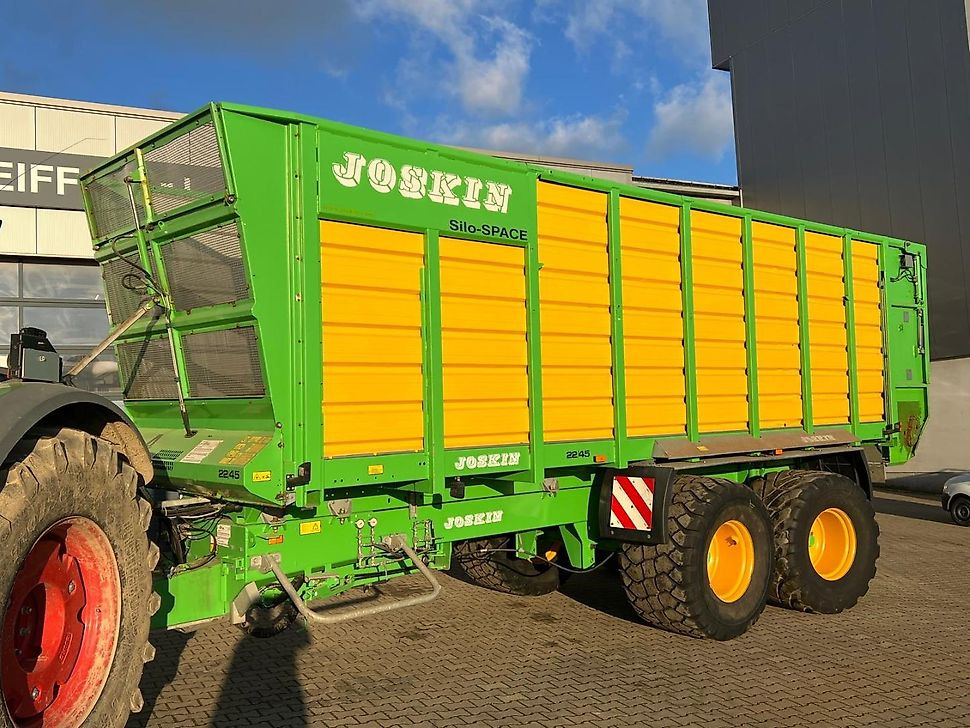 J.Reiff Sarl
Herr Stefan Neukirch - 77 Z.I in den - Remorque agricole: photos 2 J.Reiff Sarl
Herr Stefan Neukirch - 77 Z.I in den - Remorque agricole: photos 2