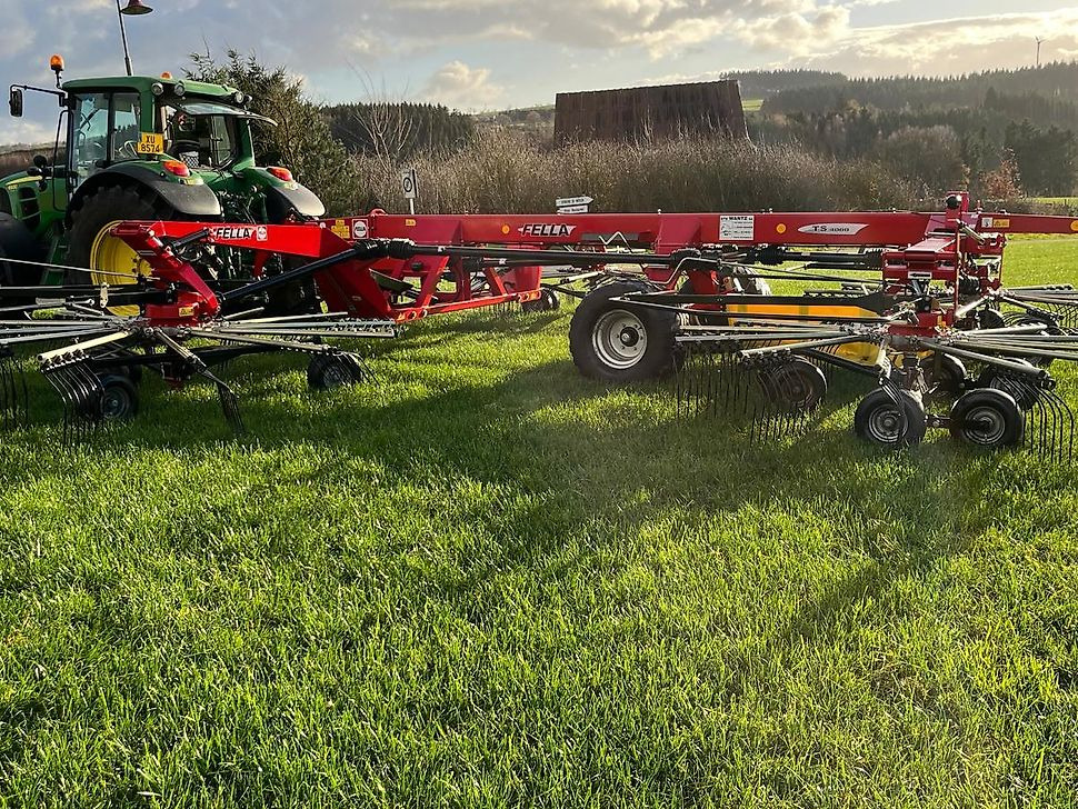 J.Reiff Sarl
Herr Stefan Neukirch - 77 Z.I in den - Faneuse: photos 2 J.Reiff Sarl
Herr Stefan Neukirch - 77 Z.I in den - Faneuse: photos 2