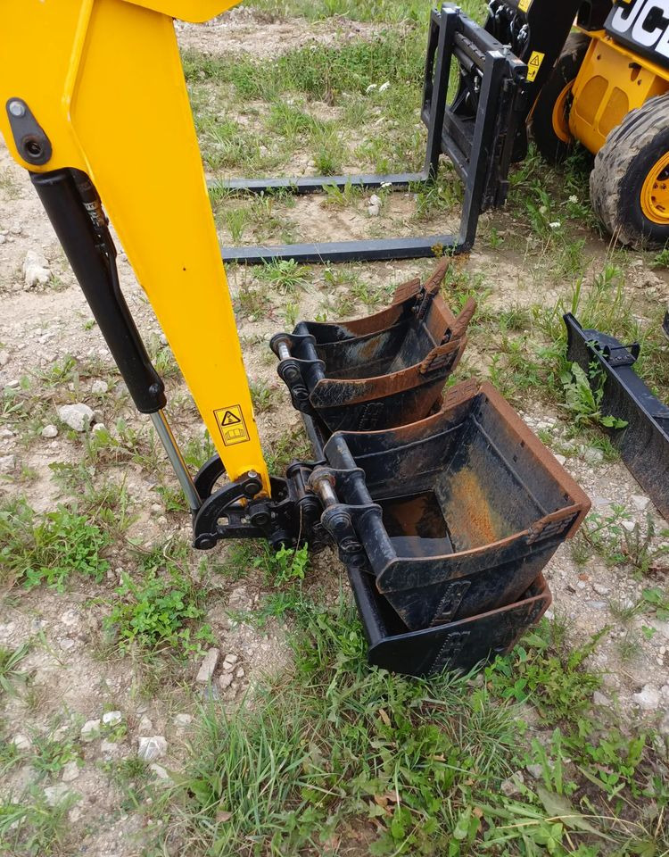 JCB 19C-1 - Pelle sur chenille: photos 3 JCB 19C-1 - Pelle sur chenille: photos 3