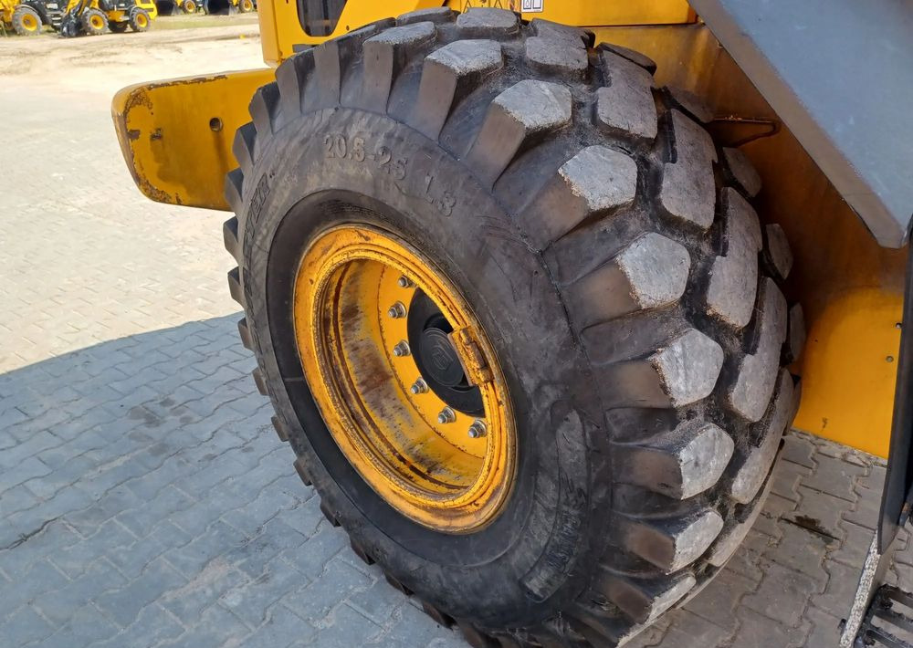 Chargeuse sur pneus JCB 437ZX: photos 11