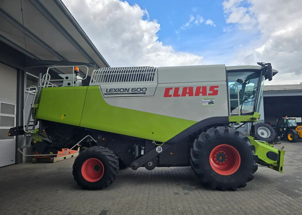 Claas Lexion 600 - Moissonneuse-batteuse: photos 4 Claas Lexion 600 - Moissonneuse-batteuse: photos 4