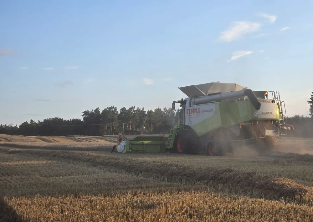 Claas Lexion 600 - Moissonneuse-batteuse: photos 3 Claas Lexion 600 - Moissonneuse-batteuse: photos 3