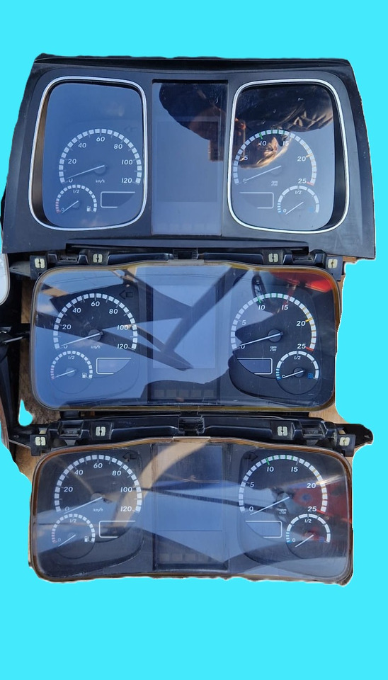 Licznik Zegar Mercedes ACTROS AXOR ATEGO A0084468221 A9614460821 - Panel de instrumentos: photos 3 Licznik Zegar Mercedes ACTROS AXOR ATEGO A0084468221 A9614460821 - Panel de instrumentos: photos 3