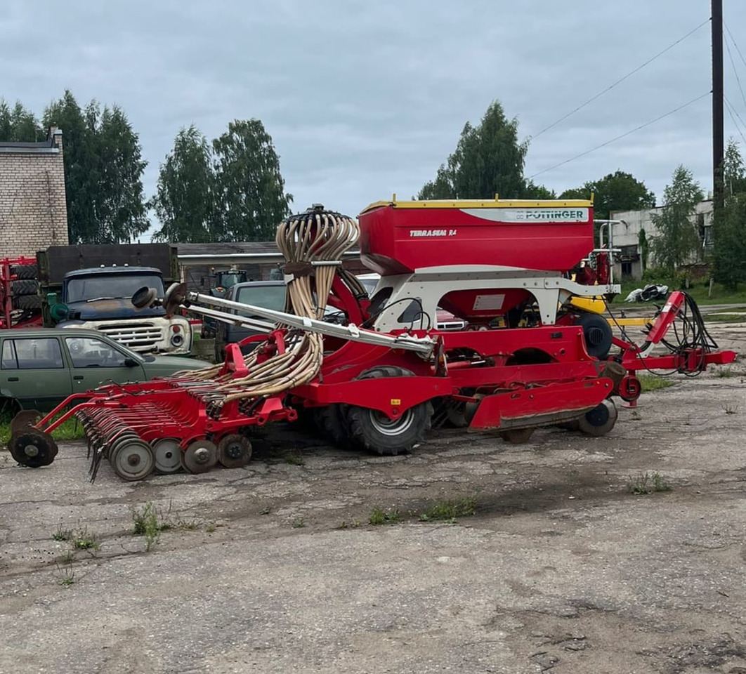 Pottinger Terrasem Artis R4 - Combiné de semis: photos 1 Pottinger Terrasem Artis R4 - Combiné de semis: photos 1