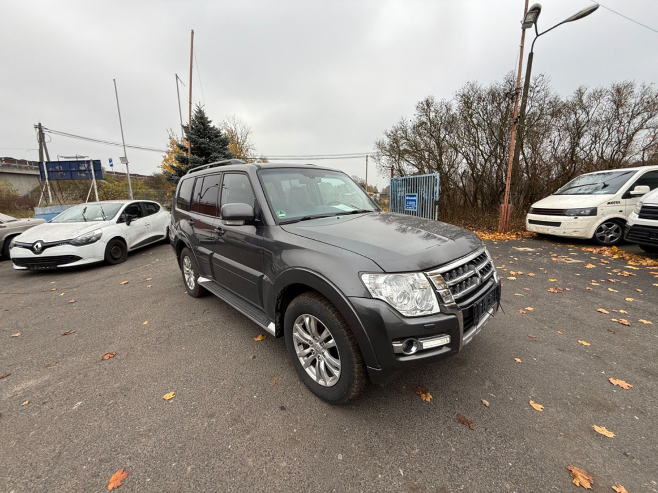 Mitsubishi Pajero 3,2 DI-D Edition 100 - SUV: photos 2 Mitsubishi Pajero 3,2 DI-D Edition 100 - SUV: photos 2