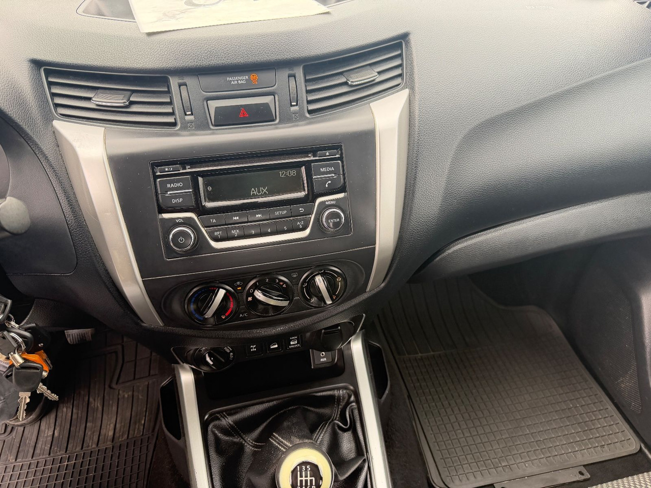 SUV Nissan Navara NP300 Visia King Cab 4x4: photos 14