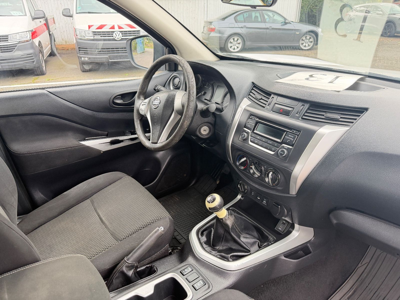 SUV Nissan Navara NP300 Visia King Cab 4x4: photos 9