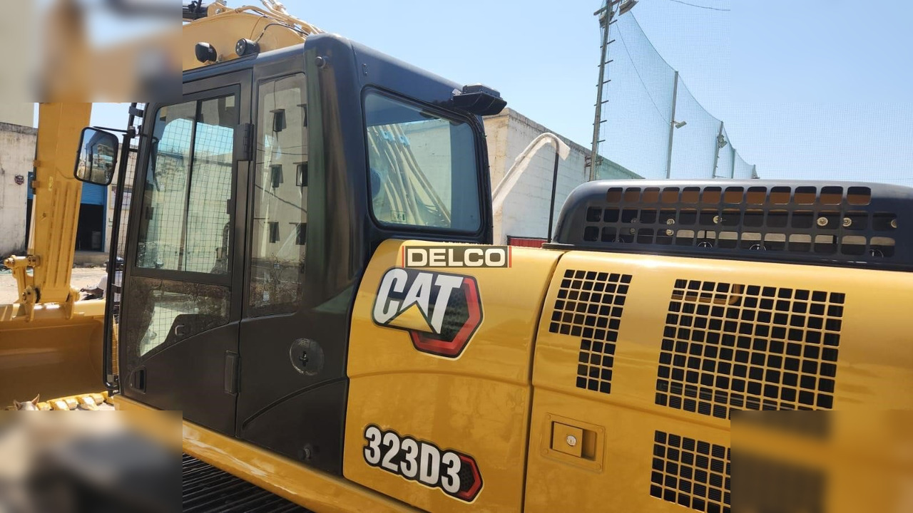 CATERPILLAR 323D3 - Pelle sur chenille: photos 4 CATERPILLAR 323D3 - Pelle sur chenille: photos 4