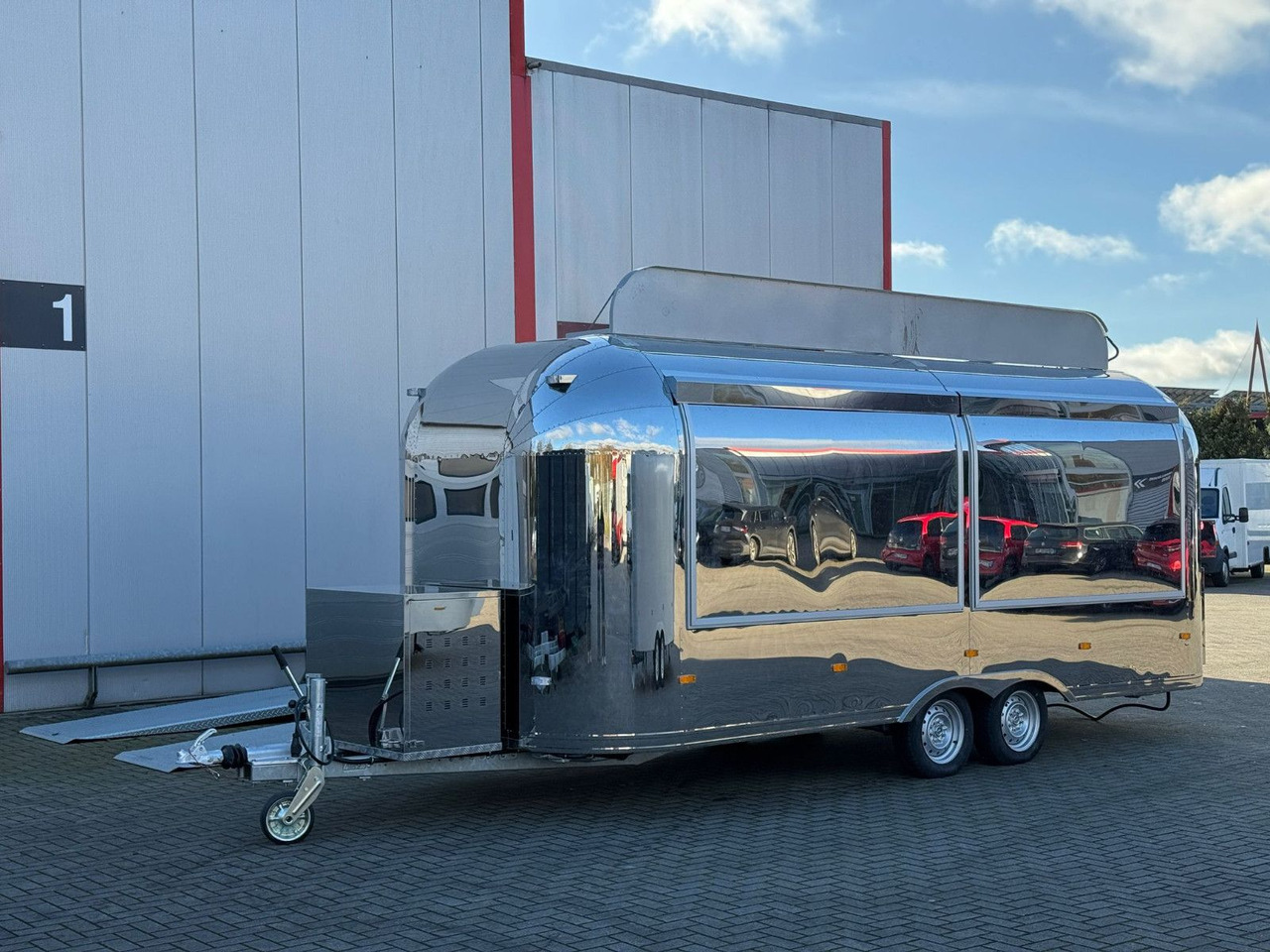Esselmann Delistar Foodtruck 6000 ähn. Airstream - Remorque magasin: photos 4 Esselmann Delistar Foodtruck 6000 ähn. Airstream - Remorque magasin: photos 4
