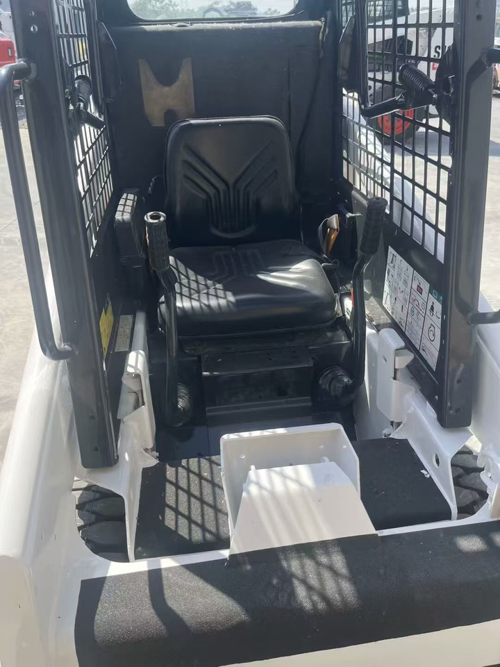 Bobcat S70 - Mini chargeuse: photos 2 Bobcat S70 - Mini chargeuse: photos 2