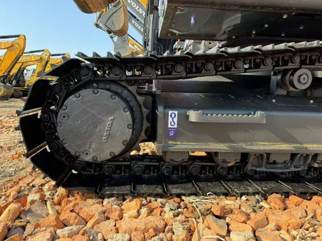 VOLVO EC240 - Pelle sur chenille: photos 5 VOLVO EC240 - Pelle sur chenille: photos 5