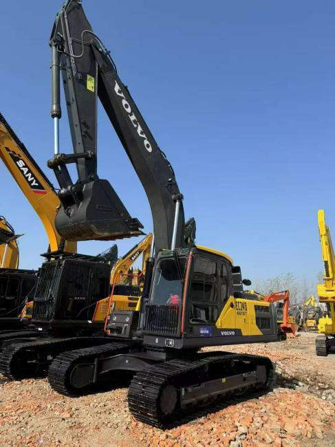 VOLVO EC240 - Pelle sur chenille: photos 2 VOLVO EC240 - Pelle sur chenille: photos 2