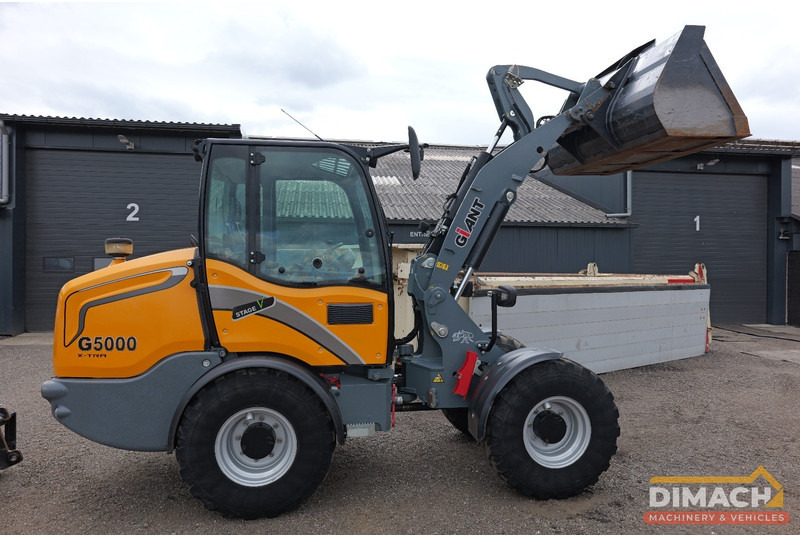 Giant Giant G5000DC X-TRA Hydraulische snelwissel, palletvorken - Chargeuse compacte sur chenilles: photos 2 Giant Giant G5000DC X-TRA Hydraulische snelwissel, palletvorken - Chargeuse compacte sur chenilles: photos 2