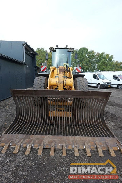 Liebherr L556 Like new!! Airco, quick coupler, skeleton bucket with teeths - Chargeuse sur pneus: photos 4 Liebherr L556 Like new!! Airco, quick coupler, skeleton bucket with teeths - Chargeuse sur pneus: photos 4