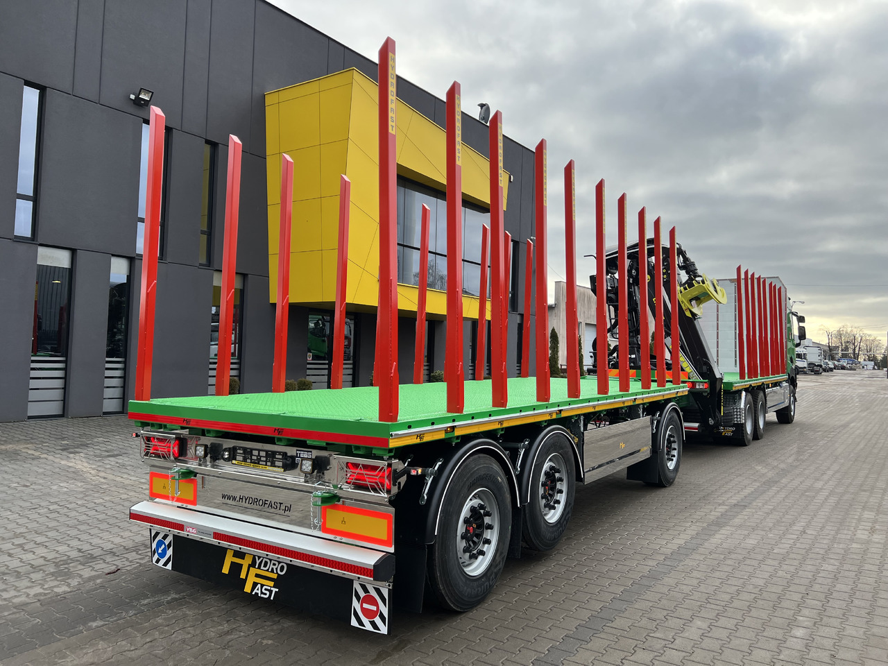 Hydrofast Przyczepa platforma 3 osiowa do przewozu drewna / 3-axle platform trailer for timber transport - Remorque plateau: photos 2 Hydrofast Przyczepa platforma 3 osiowa do przewozu drewna / 3-axle platform trailer for timber transport - Remorque plateau: photos 2