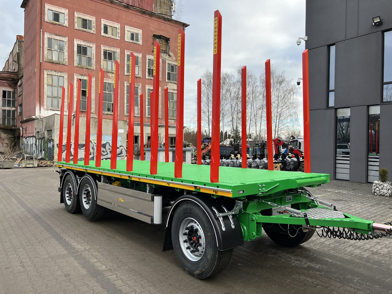 Hydrofast Przyczepa platforma 3 osiowa do przewozu drewna / 3-axle platform trailer for timber transport - Remorque plateau: photos 1 Hydrofast Przyczepa platforma 3 osiowa do przewozu drewna / 3-axle platform trailer for timber transport - Remorque plateau: photos 1