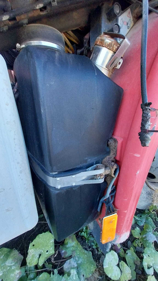 Zbiornik AdBlue IVECO STRALIS 500 - Système de carburant: photos 2 Zbiornik AdBlue IVECO STRALIS 500 - Système de carburant: photos 2