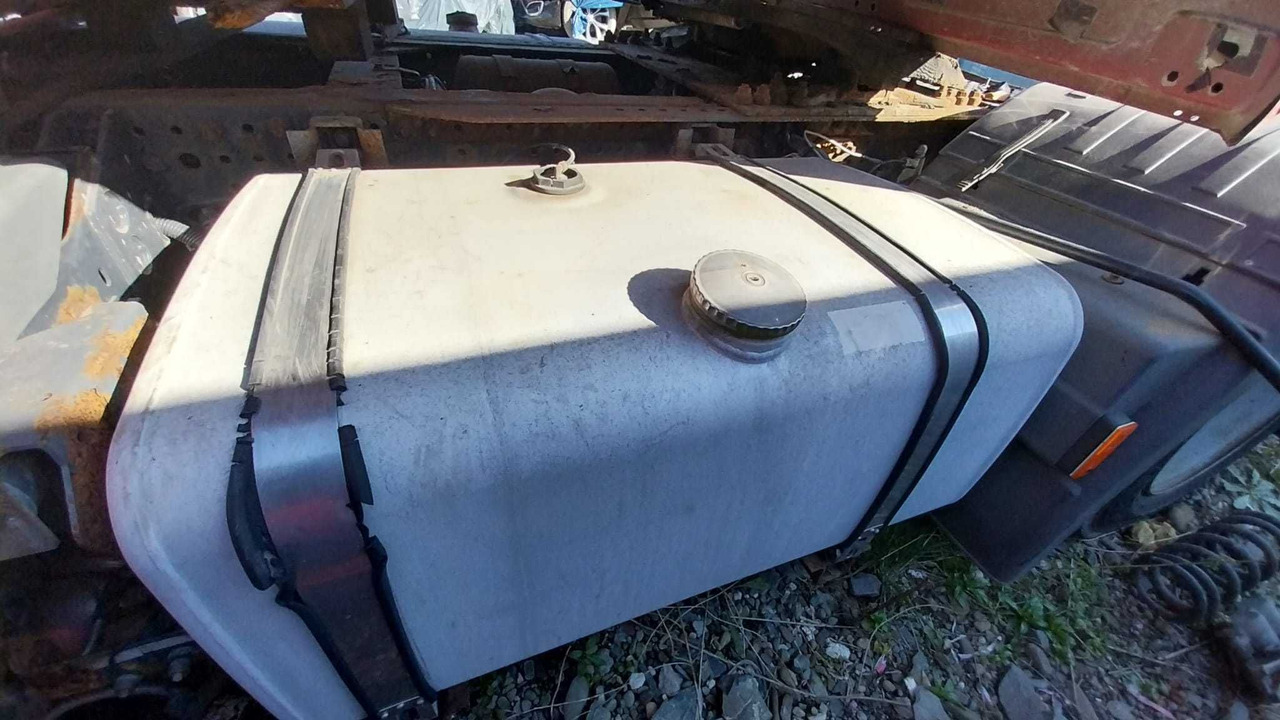 Zbiornik paliwa 280 / 300 IVECO STRALIS hiway mega e5 - Réservoir de carburant pour Camion: photos 1 Zbiornik paliwa 280 / 300 IVECO STRALIS hiway mega e5 - Réservoir de carburant pour Camion: photos 1