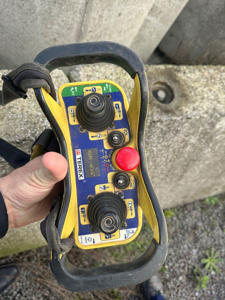 Terex COMEDIL CTT162-8 RADIO FUNK+LIFT GEDATOP ZUSTAND - Grue à tour: photos 4 Terex COMEDIL CTT162-8 RADIO FUNK+LIFT GEDATOP ZUSTAND - Grue à tour: photos 4