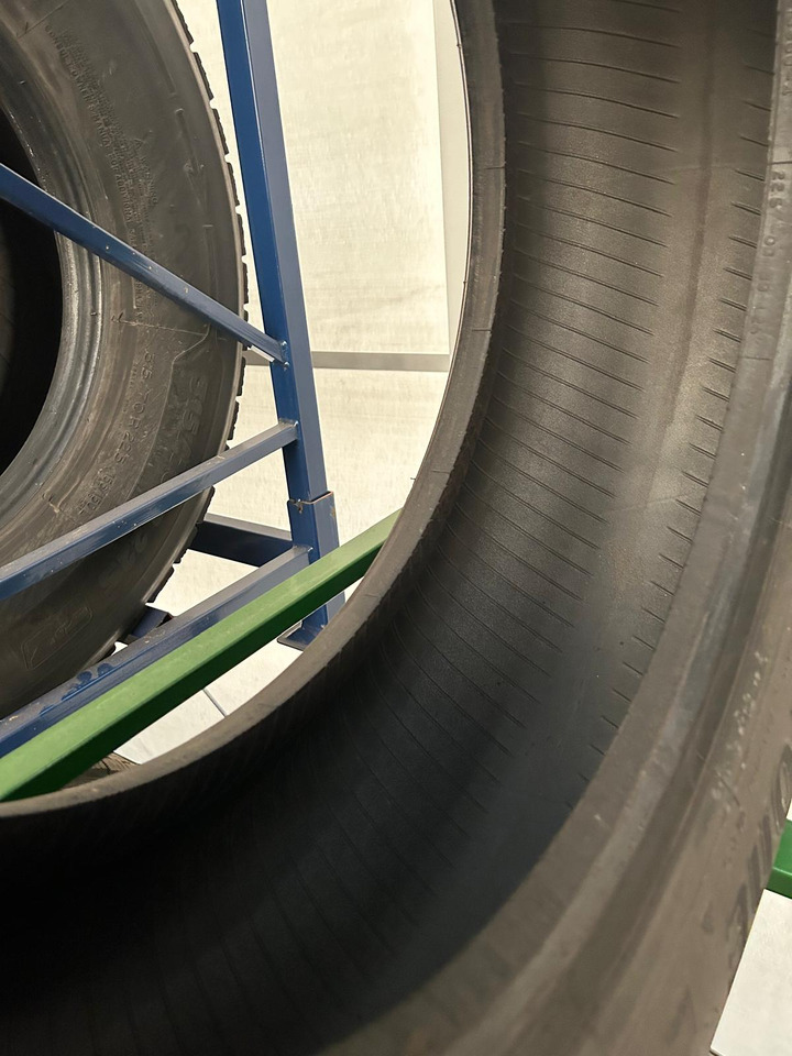 MICHELIN - Pneu pour Remorque: photos 5 MICHELIN - Pneu pour Remorque: photos 5