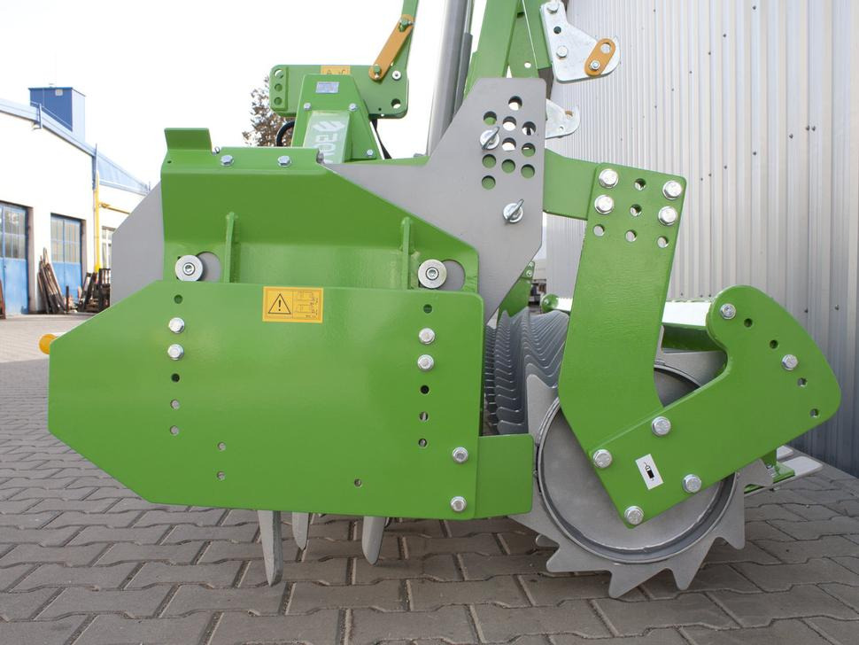 Bomet Kreiselegge / Power harrow / Herse rotative / Erpice rotante / Grada rotativa / Brona wirnikowa 3 m - Herse rotative: photos 4 Bomet Kreiselegge / Power harrow / Herse rotative / Erpice rotante / Grada rotativa / Brona wirnikowa 3 m - Herse rotative: photos 4