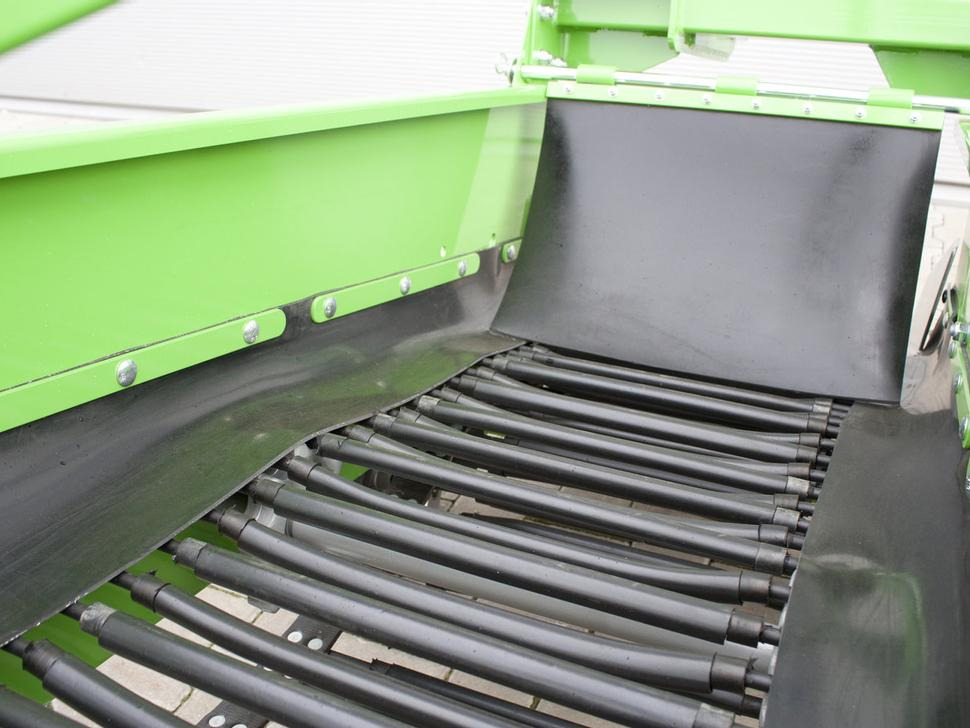 Arracheuse de pommes de terre neuf Bomet Siebkettenroder / Potato digger / Arracheuse de pomme de terre / Scavapatate / Однорядная картофельная копалка / Kopaczka do ziemniaków Z656: photos 8