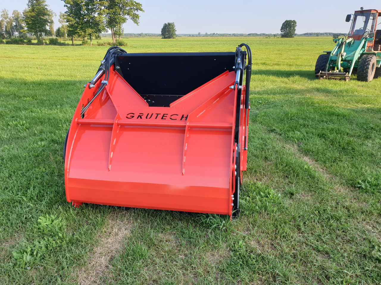 Grutech Futterverteilschaufel / Silage mixer bucket / Godet desileur / Łyżka do zadawania paszy - Matériel d'ensilage: photos 2 Grutech Futterverteilschaufel / Silage mixer bucket / Godet desileur / Łyżka do zadawania paszy - Matériel d'ensilage: photos 2