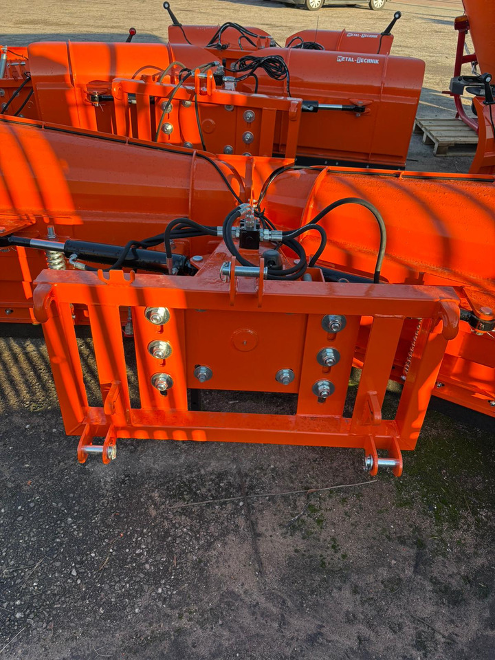 METAL-TECHNIK Schneeschild / Snow plow / Lame à neige / Sgombraneve dritto / Снегоочистель / Pług odśnieżny 3 m - Lame à neige pour Lame à neige: photos 4 METAL-TECHNIK Schneeschild / Snow plow / Lame à neige / Sgombraneve dritto / Снегоочистель / Pług odśnieżny 3 m - Lame à neige pour Lame à neige: photos 4