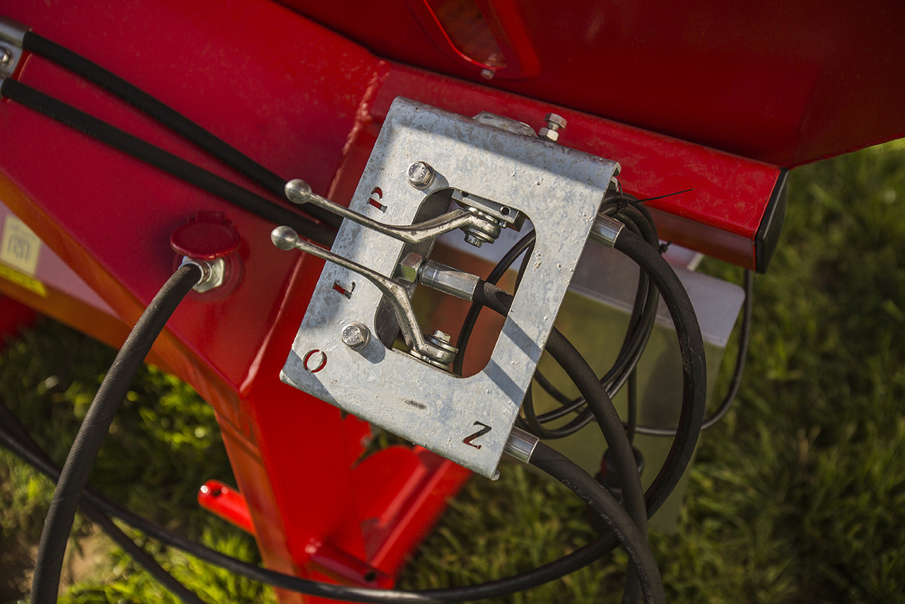 WOPROL Düngerstreuer / Fertilizer spreader / Epandeur d'engrais / Rozsiewacz nawozów 600 kg - Distributeur d'engrais: photos 5 WOPROL Düngerstreuer / Fertilizer spreader / Epandeur d'engrais / Rozsiewacz nawozów 600 kg - Distributeur d'engrais: photos 5