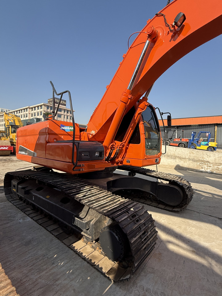 DOOSAN 225 - Pelle sur chenille: photos 1 DOOSAN 225 - Pelle sur chenille: photos 1