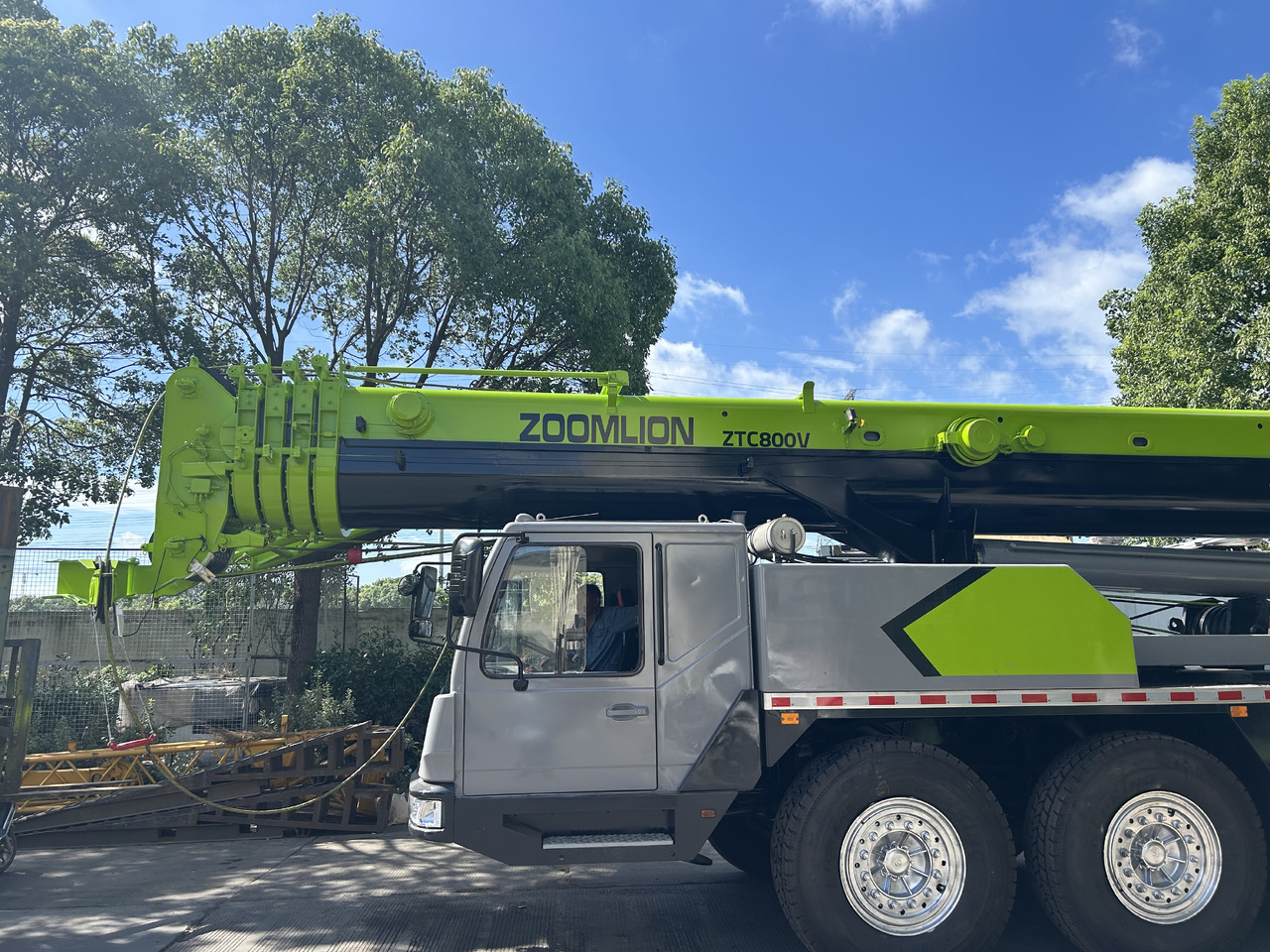 ZOOMLION HOT OFFER! High-quality ZOOMLION ZTC800V - Grue mobile: photos 1 ZOOMLION HOT OFFER! High-quality ZOOMLION ZTC800V - Grue mobile: photos 1